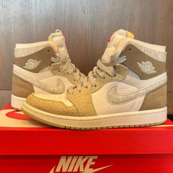 Nike Dunk Low SE in White and Light Curry - Picture 1 of 4